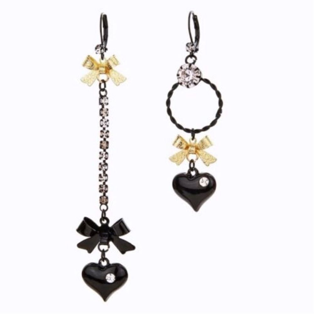 🖤 Betsey Johnson mismatched dangle heart earrings 🖤 - Picture 4 of 5